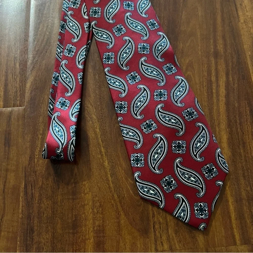 Neil Martin Silk Paisley Patterned Burgundy Red Tie
